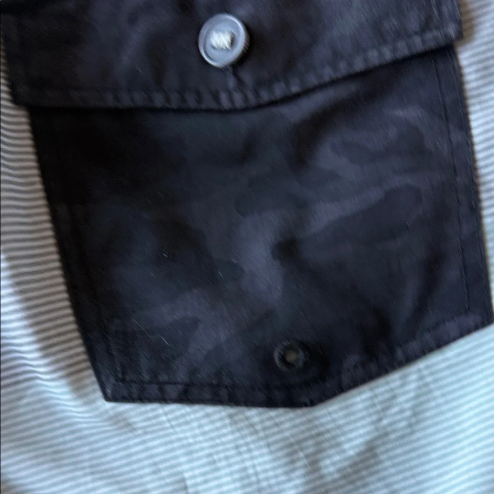 Vuori Men's 36 Striped‎ Black and Gray Board Shorts